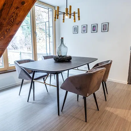 Black - Large Spacious One Bedroom Penthouse Loft Apartamento Baden-Baden