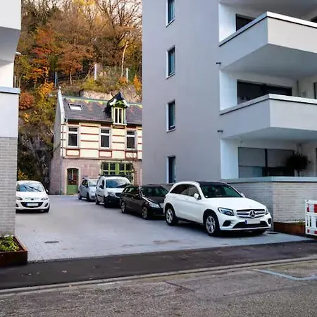 Black - Large Spacious One Bedroom Penthouse Loft Apartamento